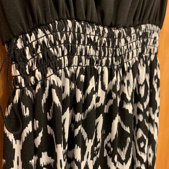 AGB Black and white jumpsuit size medium sleeveless Elastic waist abstract print - Picture 10 of 12